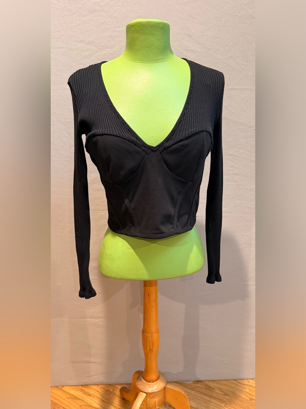 Zara Black Long-Sleeve V-Neck Crop Top